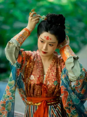 Fei Feng 飞凤 Flying Phoenix & Butterfly Wu Zhou Restoration Hanfu Set